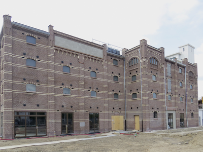 906930 Gezicht op de restauratie van de voormalige fabriek van Central Soya (Cereol, Everard Meijsterlaan 3) te ...